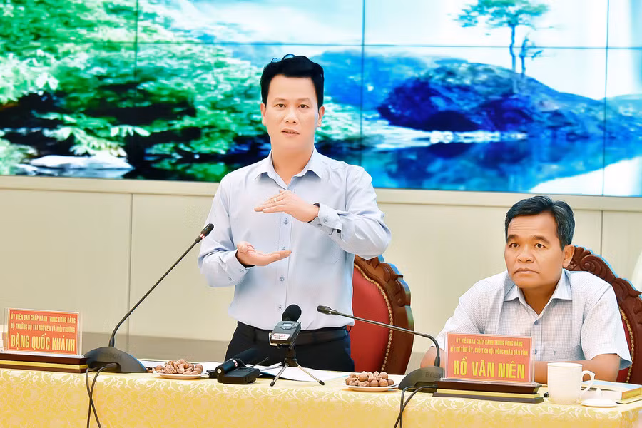 Bộ trưởng Bộ Tài nguyên và Môi trường Đặng Quốc Khánh phát biểu tại buổi làm việc. Ảnh: Đ.T