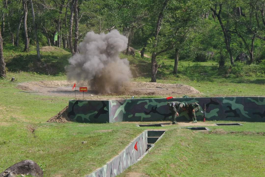 Thực tập ném lựu đạn tại Trung đoàn 1. Ảnh: T.D Thực tập ném lựu đạn tại Trung đoàn 1. Ảnh: T.D