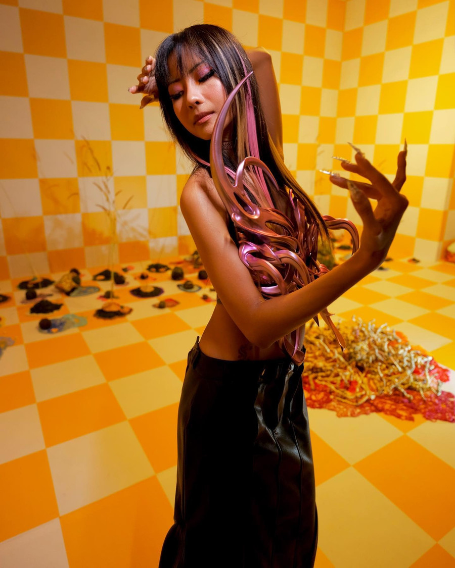 Suboi vẫn là nữ rapper làm ra chất rap nhất hiện tại. Suboi vẫn là nữ rapper làm ra chất rap nhất hiện tại.