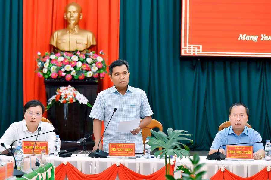 Bí thư Tỉnh ủy Hồ Văn Niên phát biểu tại buổi làm việc. Ảnh: Đức Thụy