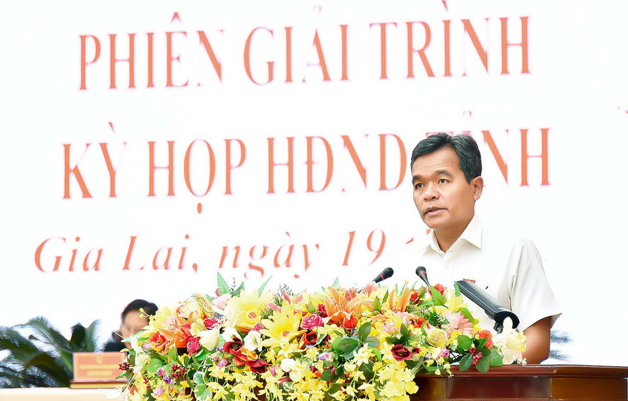 Ủy viên Ban Chấp hành Trung ương Đảng, Bí thư Tỉnh ủy, Chủ tịch HĐND tỉnh Hồ Văn Niên phát biểu tại phiên giải trình. Ảnh: Đ.T Ủy viên Ban Chấp hành Trung ương Đảng, Bí thư Tỉnh ủy, Chủ tịch HĐND tỉnh Hồ Văn Niên phát biểu tại phiên giải trình. Ảnh: Đ.T