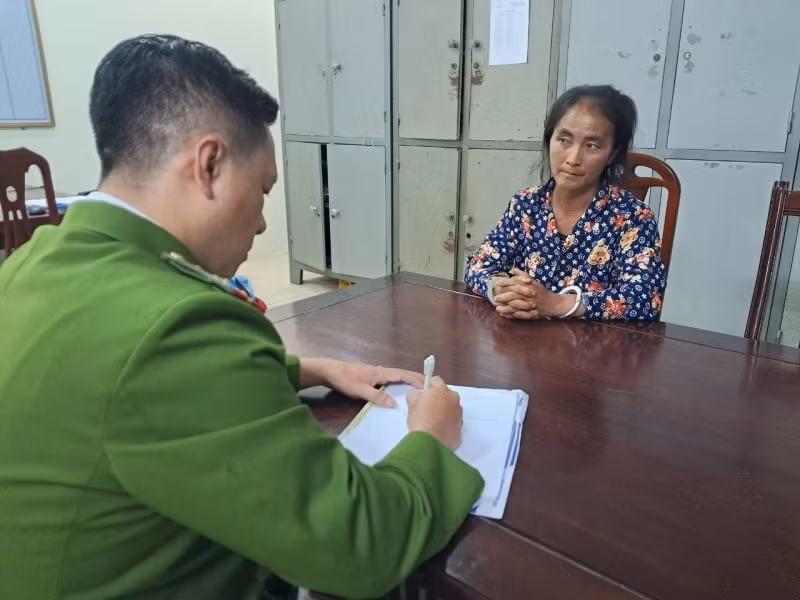 Đối tượng Hạ Y Đía tại cơ quan điều tra. (Ảnh: Cơ quan Công an cung cấp)