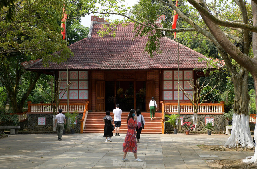 Ngày 9/9/1969, lễ truy điệu Chủ tịch Hồ Chí Minh được tổ chức trọng thể với sự hiện diện của đông đảo cán bộ, bộ đội và nhân dân vùng căn cứ. Ngày 9/9/1969, lễ truy điệu Chủ tịch Hồ Chí Minh được tổ chức trọng thể với sự hiện diện của đông đảo cán bộ, bộ đội và nhân dân vùng căn cứ.