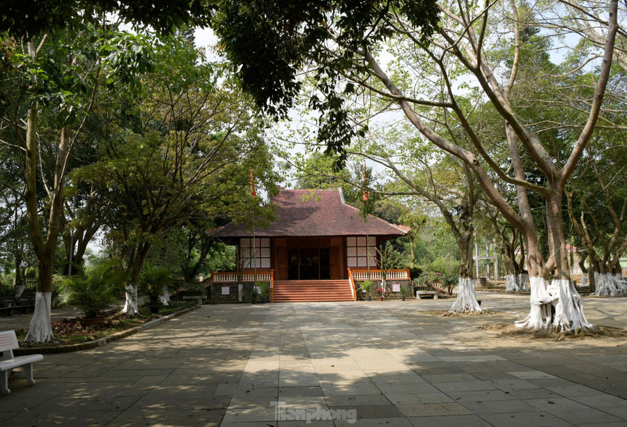 Đầu tháng 9/1969, giữa lúc cuộc kháng chiến chống Mỹ cứu nước vào thời điểm ác liệt, nhận được tin Chủ tịch Hồ Chí Minh qua đời, Thường vụ Tỉnh ủy Phú Yên triệu tập cuộc họp bất thường, sau đó chọn nơi đây để tổ chức lễ truy điệu Chủ tịch Hồ Chí Minh. Đầu tháng 9/1969, giữa lúc cuộc kháng chiến chống Mỹ cứu nước vào thời điểm ác liệt, nhận được tin Chủ tịch Hồ Chí Minh qua đời, Thường vụ Tỉnh ủy Phú Yên triệu tập cuộc họp bất thường, sau đó chọn nơi đây để tổ chức lễ truy điệu Chủ tịch Hồ Chí Minh.