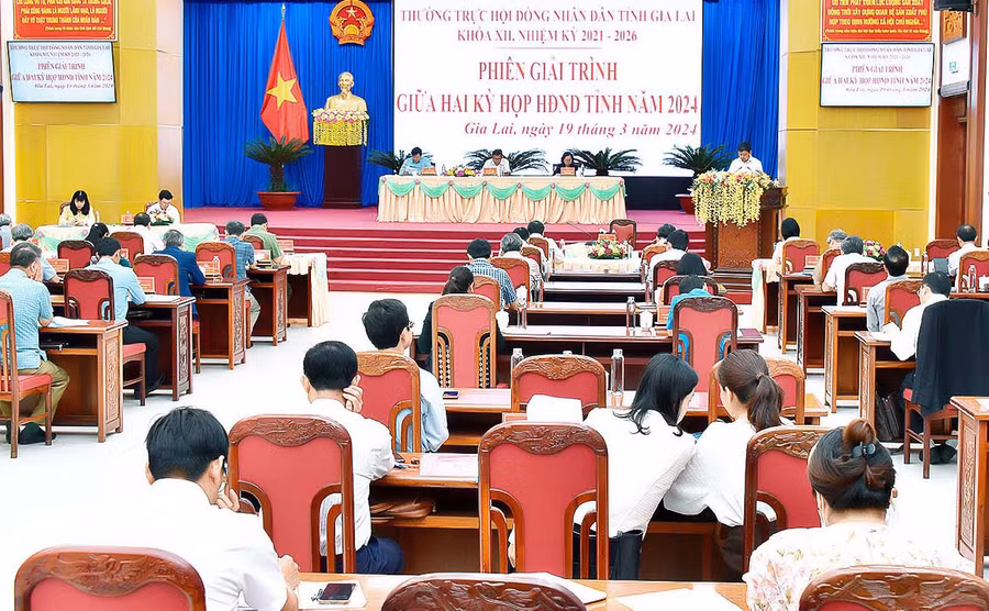 Quang cảnh phiên giải trình. Ảnh: Đ.T