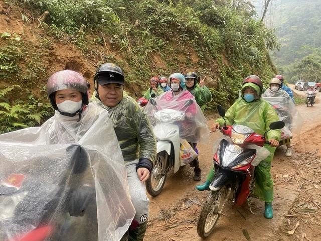 Nhóm nghiên cứu người Dao đến từ Trung Quốc đi thực địa ở H.Bát Xát, Lào Cai