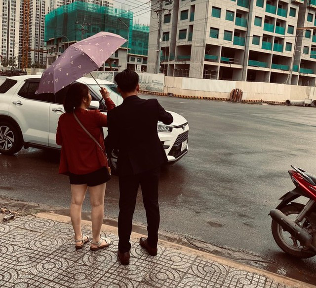 Cá nhân kinh doanh dịch vụ môi giới bất động sản phải có chứng chỉ hành nghề (Ảnh minh họa) Cá nhân kinh doanh dịch vụ môi giới bất động sản phải có chứng chỉ hành nghề (Ảnh minh họa)