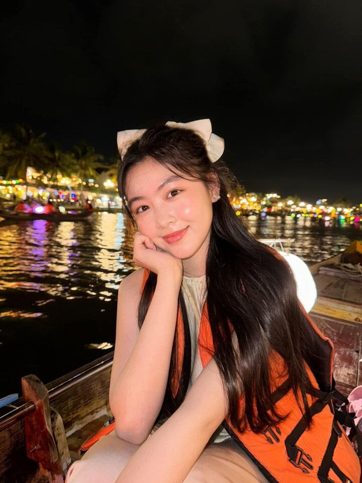 Nhiều người cho rằng ái nữ nhà Quyền Linh có vẻ đẹp &quot;chuẩn Hoa hậu&quot;.