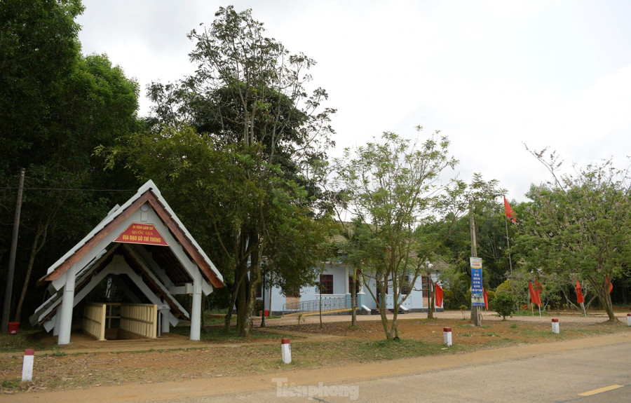 Cũng trên Cao nguyên Vân Hòa, tại xã An Xuân là Di tích lịch sử quốc gia Địa đạo Gò Thì Thùng, căn cứ địa bí mật trong cuộc kháng chiến chống Mỹ cứu nước của quân và dân Phú Yên. Cũng trên Cao nguyên Vân Hòa, tại xã An Xuân là Di tích lịch sử quốc gia Địa đạo Gò Thì Thùng, căn cứ địa bí mật trong cuộc kháng chiến chống Mỹ cứu nước của quân và dân Phú Yên.