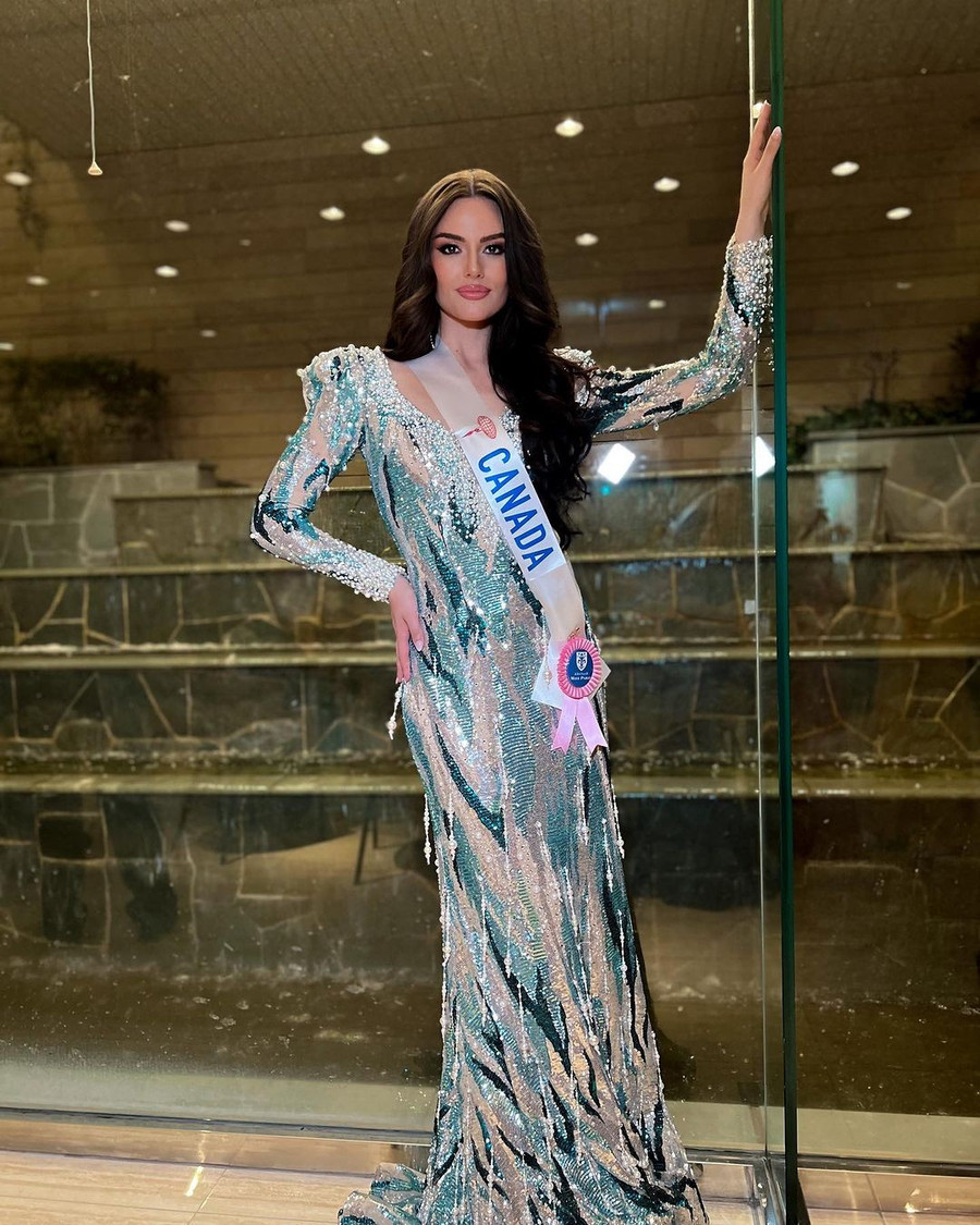Trước đó, Melanie Renaud từng giành giải Á hậu 2 và giải phụ Người đẹp ăn ảnh tại Hoa hậu Hoàn vũ Canada 2023. Trước đó, Melanie Renaud từng giành giải Á hậu 2 và giải phụ Người đẹp ăn ảnh tại Hoa hậu Hoàn vũ Canada 2023.