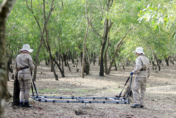 Nhiệm vụ của đội là rà phá các vật liệu nổ còn sót lại sau chiến tranh bằng máy móc chuyên dụng để trả lại sự bình yên cho vùng đất. Nhiệm vụ của đội là rà phá các vật liệu nổ còn sót lại sau chiến tranh bằng máy móc chuyên dụng để trả lại sự bình yên cho vùng đất.