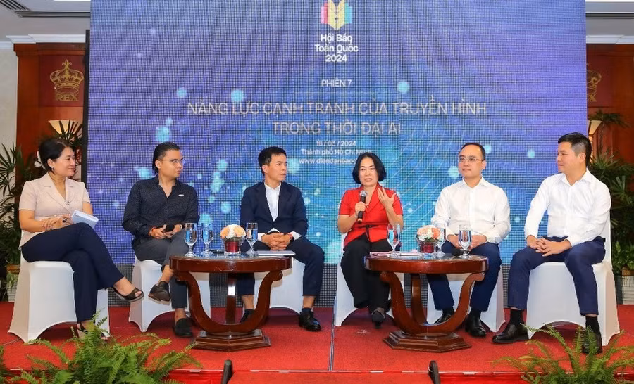 Phiên thảo luận "Năng lực cạnh tranh của truyền hình trong thời đại AI". (Ảnh: TTXVN phát) Phiên thảo luận "Năng lực cạnh tranh của truyền hình trong thời đại AI". (Ảnh: TTXVN phát)