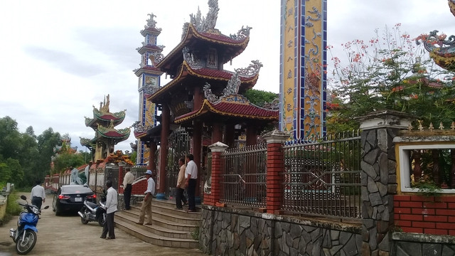 Ngày giỗ chạp hay đầu xuân mới, con cháu lại tụ tập về dưới mái nhà thờ tộc họ Ngày giỗ chạp hay đầu xuân mới, con cháu lại tụ tập về dưới mái nhà thờ tộc họ