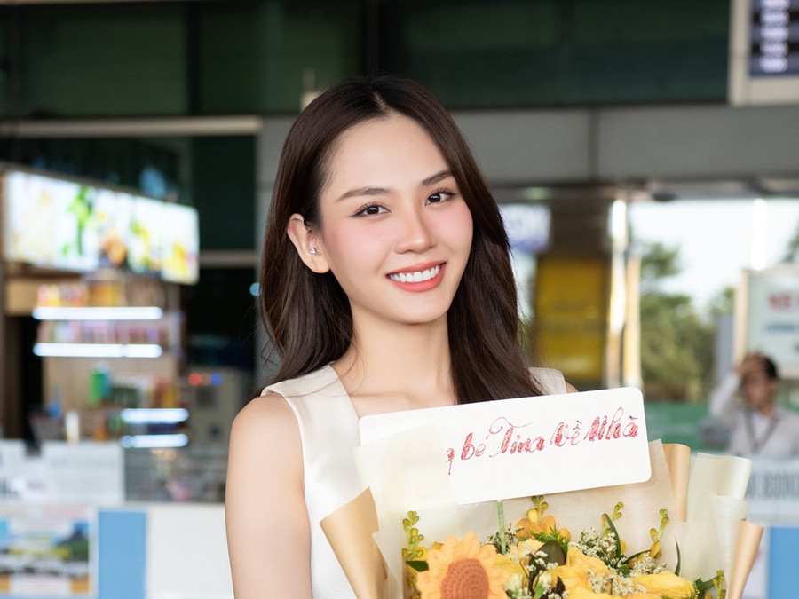 Nụ cười trong ngày đầu trở về quê nhà từ Miss World của Mai Phương. (Ảnh: CTV/Vietnam+) Nụ cười trong ngày đầu trở về quê nhà từ Miss World của Mai Phương. (Ảnh: CTV/Vietnam+)