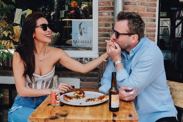 Thông tin Minh Tú xác nhận lễ cưới nhận được nhiều lời chúc mừng từ bạn bè, nghệ sĩ cũng như người hâm mộ. Lý do vì trước đó người đẹp luôn được mọi người thúc giục lấy chồng sau nhiều lần trì hoãn