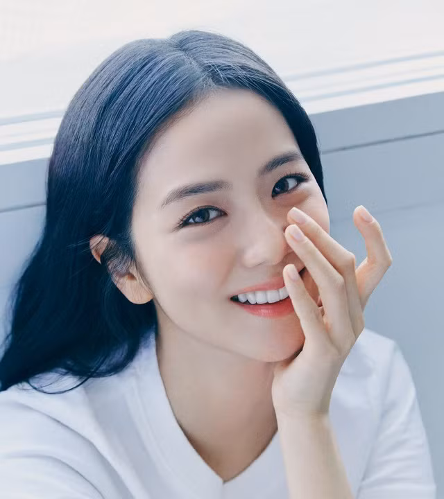 Jisoo thực hiện lời hứa dùng toàn bộ số tiền thu được từ kênh YouTube cá nhân để làm từ thiện