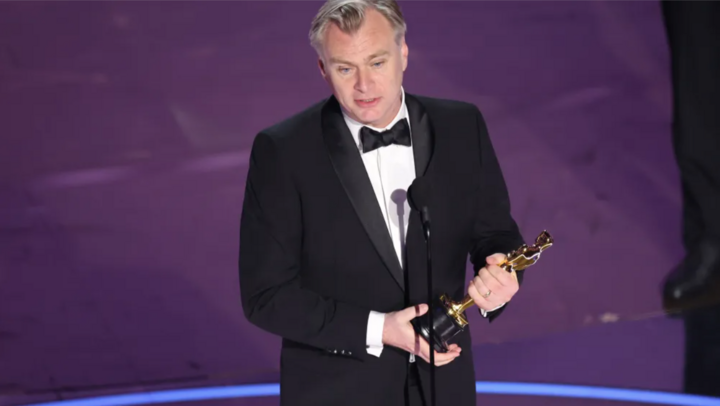 Christopher Nolan nhận giải thưởng Đạo diễn xuất sắc nhất. Christopher Nolan nhận giải thưởng Đạo diễn xuất sắc nhất.