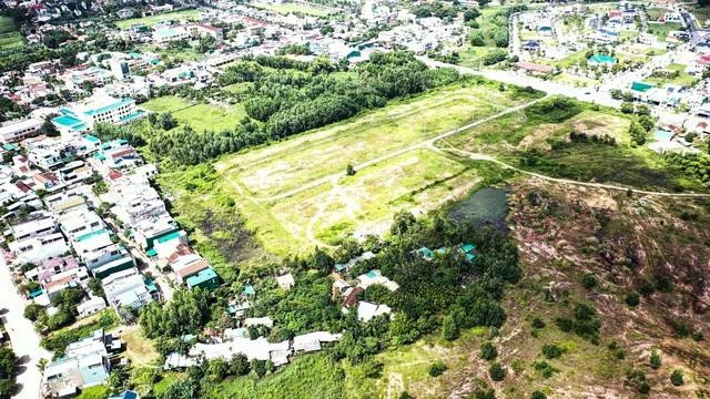 Dự án Khu đô thị thương mại - dịch vụ Vina Universal Paradise (Liên Hiệp 2, P.Trương Quang Trọng, TP.Quảng Ngãi) bỏ hoang từ năm 2008 đến nay Dự án Khu đô thị thương mại - dịch vụ Vina Universal Paradise (Liên Hiệp 2, P.Trương Quang Trọng, TP.Quảng Ngãi) bỏ hoang từ năm 2008 đến nay