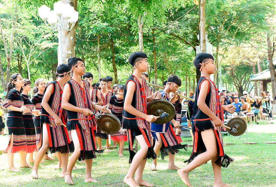 Di sản văn hóa cồng chiêng của đồng bào các dân tộc thiểu số tại chỗ luôn được chính quyền địa phương quan tâm giữ gìn, phát huy. Ảnh: Đ.T Di sản văn hóa cồng chiêng của đồng bào các dân tộc thiểu số tại chỗ luôn được chính quyền địa phương quan tâm giữ gìn, phát huy. Ảnh: Đ.T