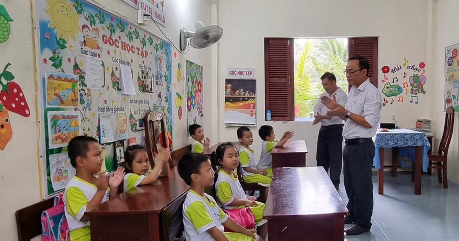 Giờ học của thầy và trò Trường tiểu học xã Song Tử Tây.