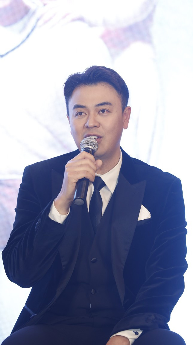 Thanh Hương và Tuấn Tú tung hứng ăn ý khi vào vai vợ chồng.