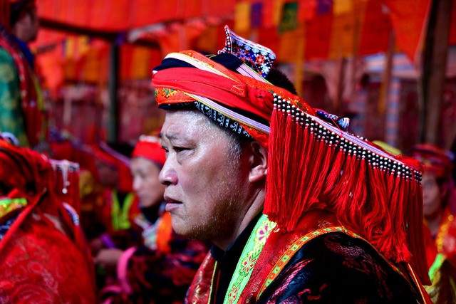 Mũ đội đầu (Pả) của ông Phàn Diếu Thông trong lễ cấp sắc 12 đèn Mũ đội đầu (Pả) của ông Phàn Diếu Thông trong lễ cấp sắc 12 đèn