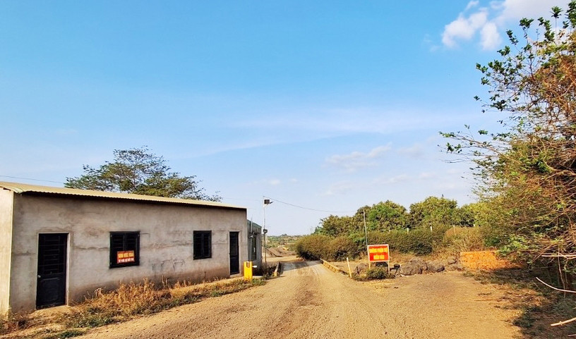 Mỏ đá của Công ty cổ phần đá Chư Pưh Trang Đức nằm ở cuối làng Lũh Yố. Ảnh: T.D