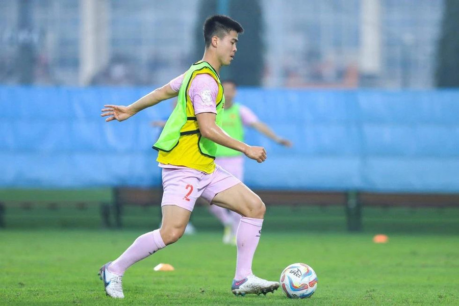 Trung vệ Duy Mạnh