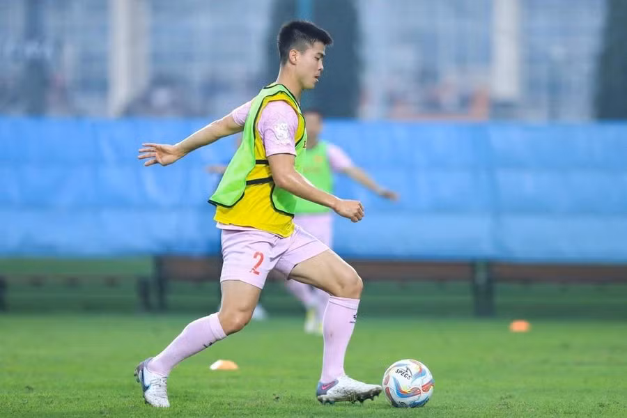 Trung vệ Duy Mạnh