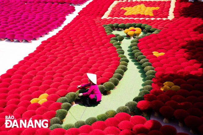 Làng nghề tăm hương Quảng Phú Cầu đã làm rất tốt việc phát triển làng nghề gắn với du lịch. Ảnh: L.G