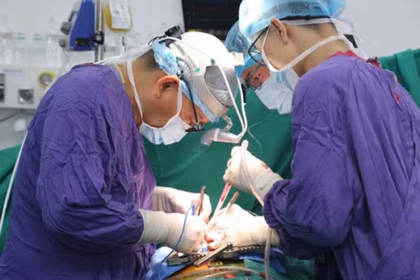 Chi phí cho mỗi ca ghép tim khoảng 1 tỷ đồng, nếu không có sự hỗ trợ của cộng đồng, nhà hảo tâm, nhiều người sẽ không được cứu sống.