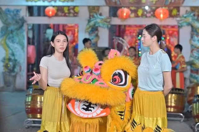 Thùy Tiên và Lương Thùy Linh thử thách bản thân tại đoàn Lân sư rồng Hùng Dũng Đường