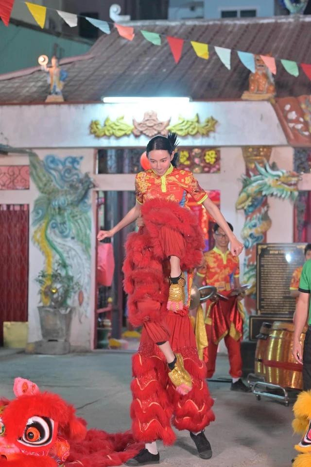 Thùy Tiên toát mồ hôi với loạt sự cố, không thể bật nhảy lên không trung Thùy Tiên toát mồ hôi với loạt sự cố, không thể bật nhảy lên không trung