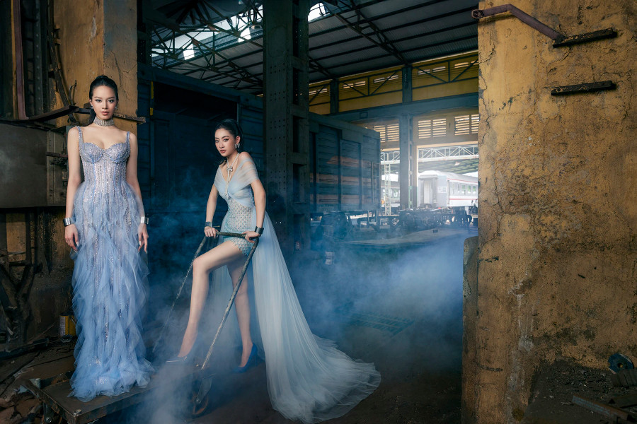 Chủ nhân những thiết kế này cho biết anh muốn tạo nên những khoảnh khắc tương phản. Đó là dù khi đặt trong bối cảnh thô cứng, khói bụi, hình ảnh những giọt sương và bông hoa của anh vẫn được tôn vinh Chủ nhân những thiết kế này cho biết anh muốn tạo nên những khoảnh khắc tương phản. Đó là dù khi đặt trong bối cảnh thô cứng, khói bụi, hình ảnh những giọt sương và bông hoa của anh vẫn được tôn vinh