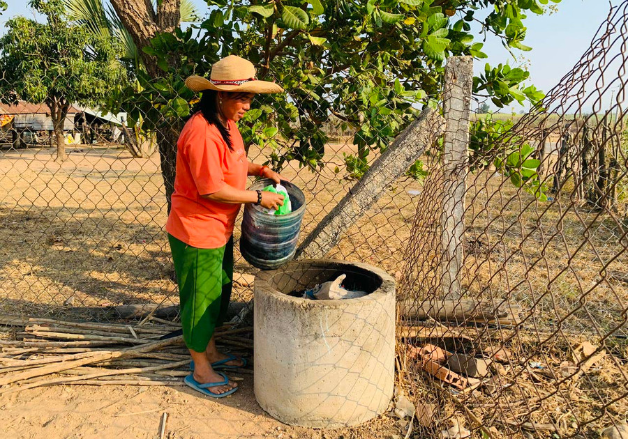 Chị Đinh Thị Rét (làng Pông, xã Chư A Thai, huyện Phú Thiện) là đảng viên dân tộc thiểu số tâm huyết với buôn làng, luôn gương mẫu đi đầu trong mọi hoạt động. Ảnh: N.H Chị Đinh Thị Rét (làng Pông, xã Chư A Thai, huyện Phú Thiện) là đảng viên dân tộc thiểu số tâm huyết với buôn làng, luôn gương mẫu đi đầu trong mọi hoạt động. Ảnh: N.H