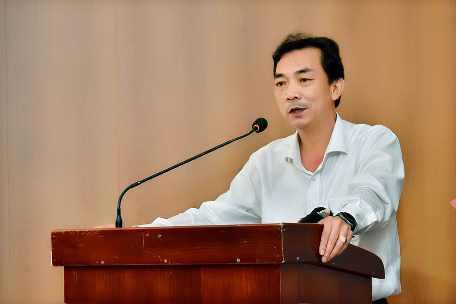 Phó Tổng Biên tập Báo Gia Lai Lương Văn Danh chia sẻ ý kiến tại buổi tọa đàm. Ảnh: Đ.T Phó Tổng Biên tập Báo Gia Lai Lương Văn Danh chia sẻ ý kiến tại buổi tọa đàm. Ảnh: Đ.T