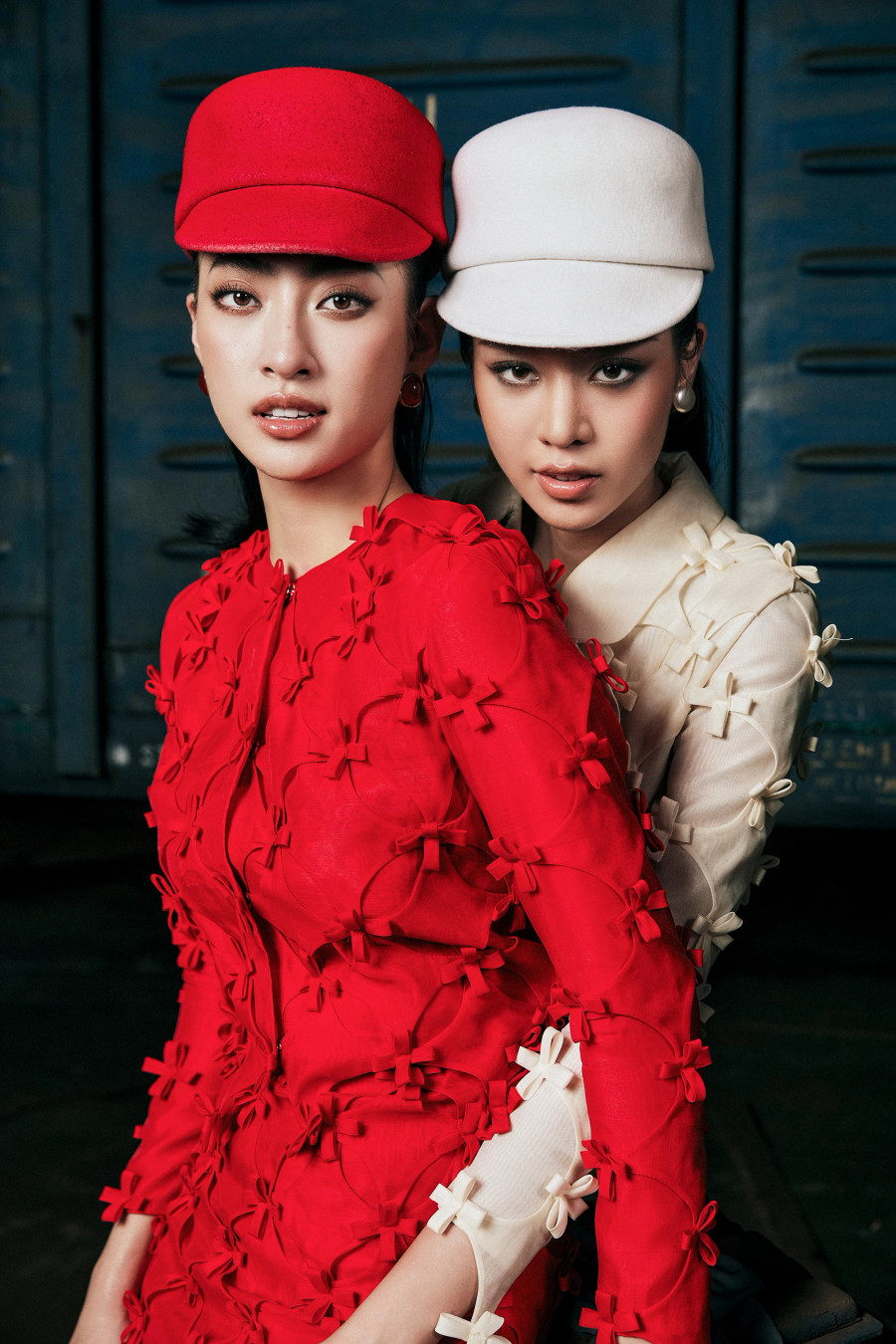 Tuy gặp không ít khó khăn bởi bối cảnh ở xưởng cơ khí nhưng Lương Thùy Linh và Thanh Thủy vẫn nhanh chóng thích nghi và hoàn thành nhiệm vụ của mình Tuy gặp không ít khó khăn bởi bối cảnh ở xưởng cơ khí nhưng Lương Thùy Linh và Thanh Thủy vẫn nhanh chóng thích nghi và hoàn thành nhiệm vụ của mình