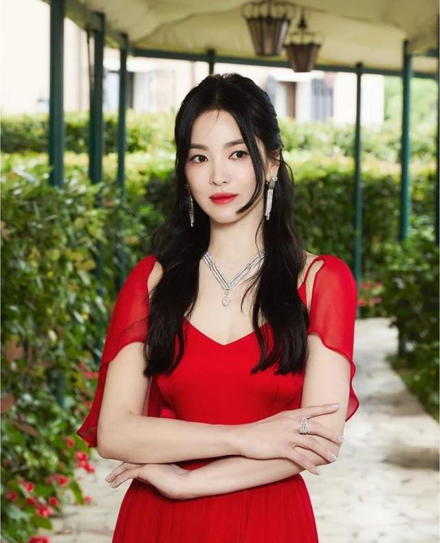 Song Hye Kyo trẻ trung, xinh đẹp bất chấp tuổi tác Song Hye Kyo trẻ trung, xinh đẹp bất chấp tuổi tác