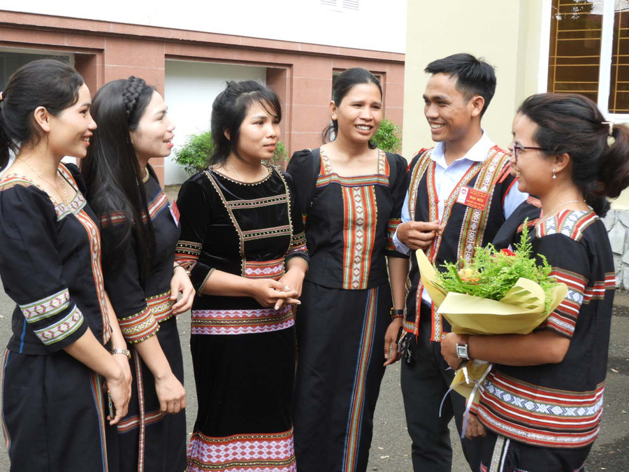 Huyện Ia Grai luôn quan tâm xây dựng đội ngũ cán bộ, công chức là người DTTS. Ảnh: T.N