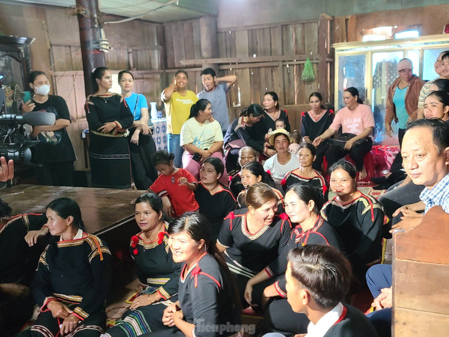 Lễ cúng sức khỏe là dịp thể hiện lòng tôn kính, hiếu thảo của con cháu đối với ông bà, cha mẹ. Đây cũng là dịp mọi người trong gia đình quây quần, thăm hỏi nhau. Qua đó, người Ê Đê cầu mong các đấng thần linh, ông bà tổ tiên che chở, phù hộ cho con cháu được khỏe mạnh, thành đạt. Lễ cúng sức khỏe là dịp thể hiện lòng tôn kính, hiếu thảo của con cháu đối với ông bà, cha mẹ. Đây cũng là dịp mọi người trong gia đình quây quần, thăm hỏi nhau. Qua đó, người Ê Đê cầu mong các đấng thần linh, ông bà tổ tiên che chở, phù hộ cho con cháu được khỏe mạnh, thành đạt.