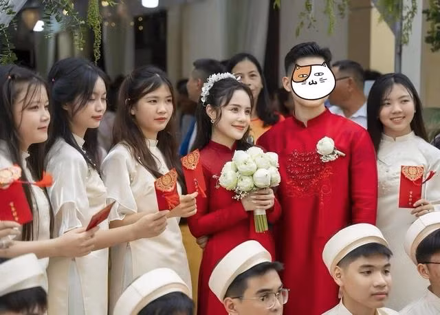 Thái Trinh khoe nhan sắc rạng rỡ trong ngày trọng đại song danh tính bạn trai vẫn được giữ kín Thái Trinh khoe nhan sắc rạng rỡ trong ngày trọng đại song danh tính bạn trai vẫn được giữ kín