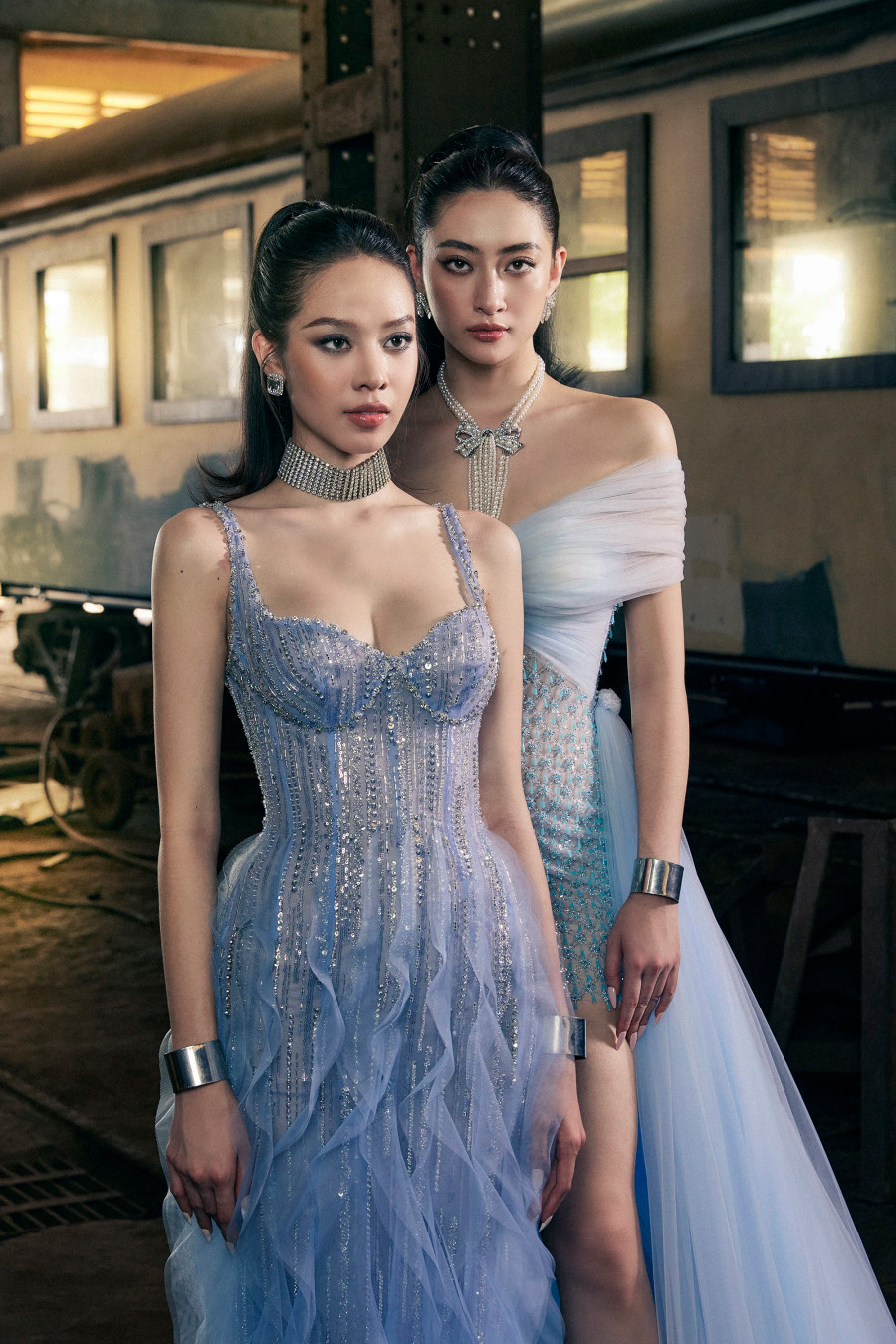 Được biết, Lê Ngọc Lâm cùng Hoa hậu Lương Thùy Linh, Thanh Thủy mất 12 tiếng để di chuyển và thực hiện bộ hình trong một xưởng cơ khí chế tạo xe lửa ở Bình Dương Được biết, Lê Ngọc Lâm cùng Hoa hậu Lương Thùy Linh, Thanh Thủy mất 12 tiếng để di chuyển và thực hiện bộ hình trong một xưởng cơ khí chế tạo xe lửa ở Bình Dương