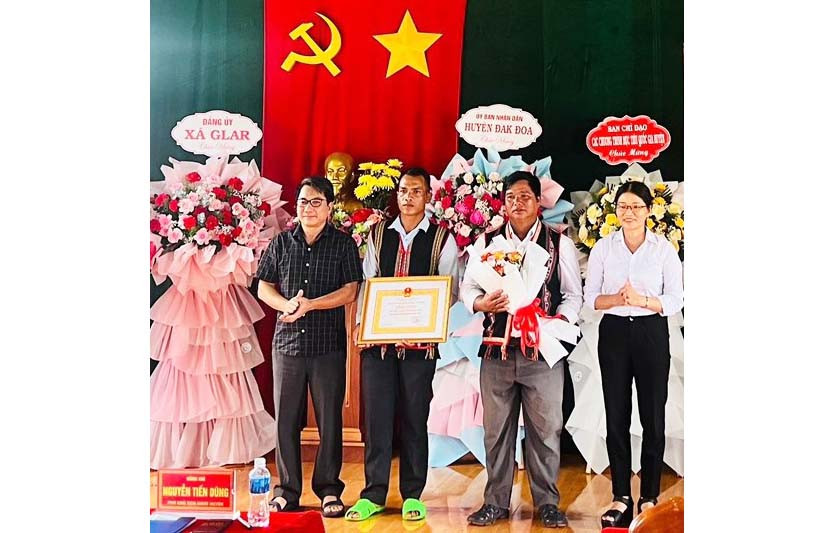 Nhờ gắn việc học tập và làm theo tư tưởng, đạo đức, phong cách Hồ Chí Minh với nhiệm vụ chính trị và các phong trào thi đua yêu nước nên thôn Bối (xã Glar, huyện Đak Đoa) đã đạt chuẩn nông thôn mới. Ảnh: Đ.Y