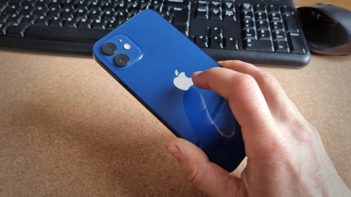 Tính năng gõ mặt lưng (Back Tap) trên iPhone rất hữu ích và tiện lợi. Tính năng gõ mặt lưng (Back Tap) trên iPhone rất hữu ích và tiện lợi.