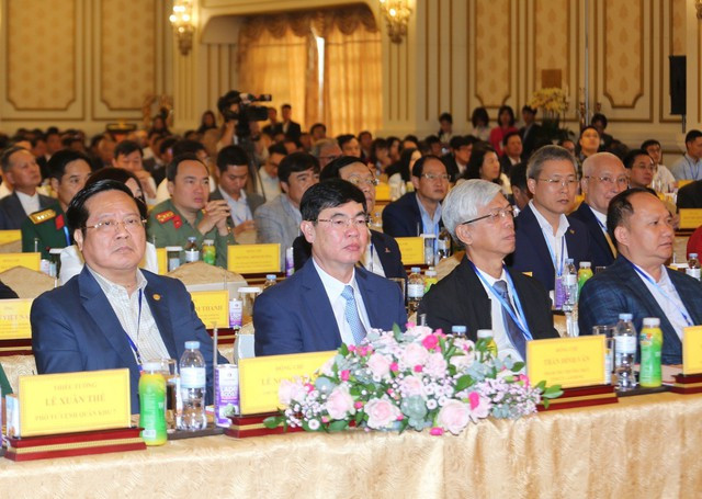 Lãnh đạo các bộ, ban ngành Trung ương và địa phương tham dự hội nghị.