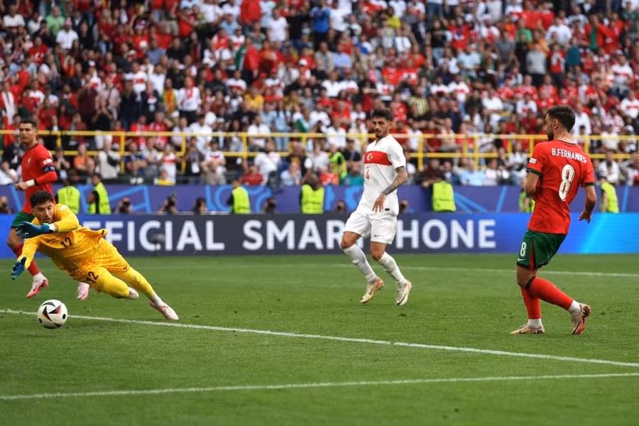 Bruno ghi bàn sau pha kiến tạo của Cristiano Ronaldo. (Nguồn: Getty Images)