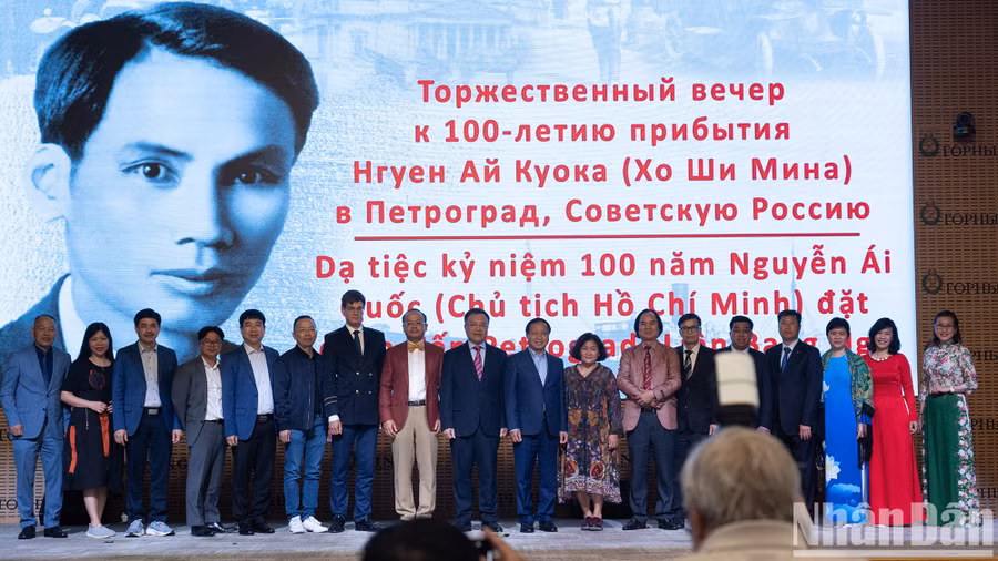 Dạ tiệc kỷ niệm 100 năm Nguyễn Ái Quốc đặt chân đến Petrograd, nay là Saint Petersburg. Ảnh: THANH THỂ Dạ tiệc kỷ niệm 100 năm Nguyễn Ái Quốc đặt chân đến Petrograd, nay là Saint Petersburg. Ảnh: THANH THỂ