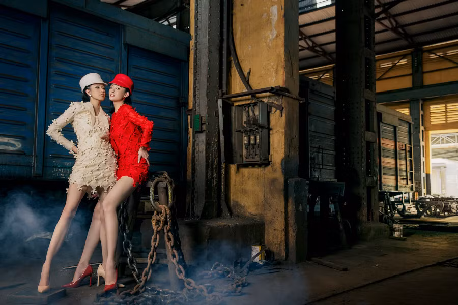 Lê Ngọc Lâm cho biết anh hài lòng với cách thể hiện trang phục của hai "nàng thơ". Hiện tại, chủ nhân của bộ sưu tập này đang chuẩn bị gấp rút cho những khâu cuối cùng trước khi trình làng các tác phẩm của mình trong show Vietnam Beauty Fashion Fest All Stars diễn ra ngày 23.6 tới tại TP.HCM