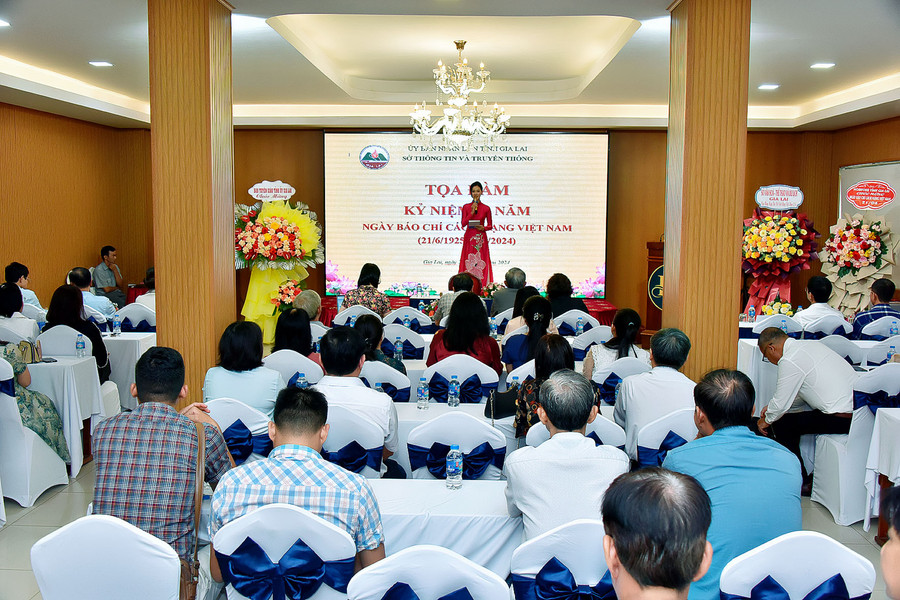 Quang cảnh buổi tọa đàm kỷ niệm 99 năm ngày báo chí cách mạng Việt Nam. Ảnh: Đ.T Quang cảnh buổi tọa đàm kỷ niệm 99 năm ngày báo chí cách mạng Việt Nam. Ảnh: Đ.T