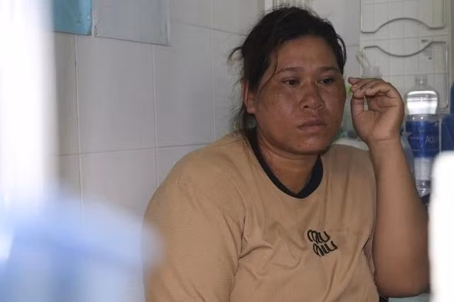 Chị Mênh thất thần khi nghĩ về con bị ung thư máu